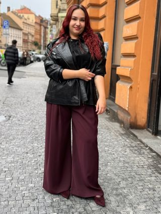 Nejoblíbenější kalhoty sezóny doskladněny! 👖 Široké kalhoty se sklady od řecké značky @matfashion se staly hitem letošní...